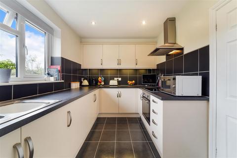 196 Fir Tree Road, Epsom, KT17 3NL