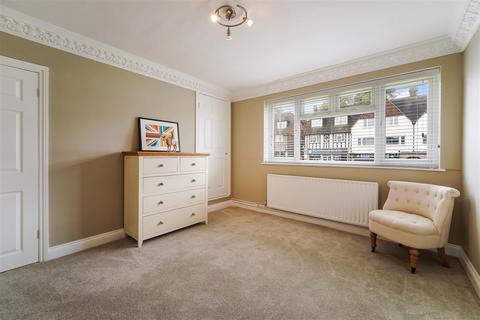 196 Fir Tree Road, Epsom, KT17 3NL