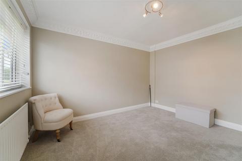 196 Fir Tree Road, Epsom, KT17 3NL
