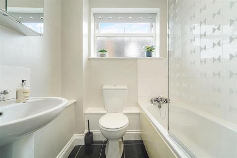 196 Fir Tree Road, Epsom, KT17 3NL