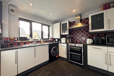 2 bedroom terraced house for sale, Score Croft, Skelmanthorpe, Huddersfield, HD8 9EA