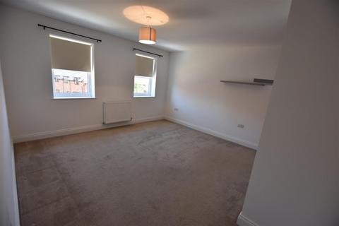 2 bedroom maisonette to rent, High Street, Burton Latimer