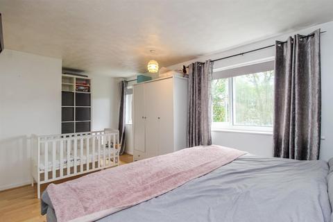 47 Esther Grove, Wakefield, WF2 8EX