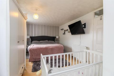 47 Esther Grove, Wakefield, WF2 8EX