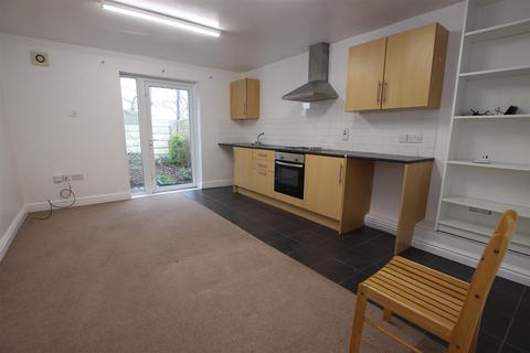 1 bedroom terraced bungalow to rent, Farm Hill Road, Thorpe Edge