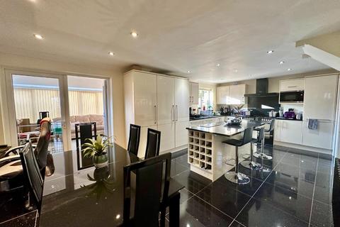 36 Dixon Road, Northampton, NN2 8XE