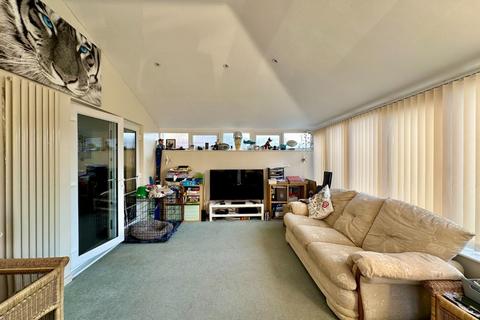 36 Dixon Road, Northampton, NN2 8XE