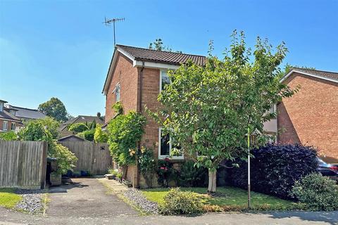 3 bedroom end of terrace house for sale, Kings Mead, South Nutfield, Redhill