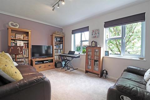 3 bedroom end of terrace house for sale, Kings Mead, South Nutfield, Redhill