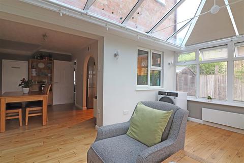 3 bedroom end of terrace house for sale, Kings Mead, South Nutfield, Redhill