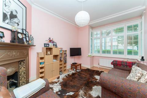 2 Derwent Road, London, W5 4TN