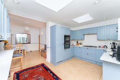 2 Derwent Road, London, W5 4TN