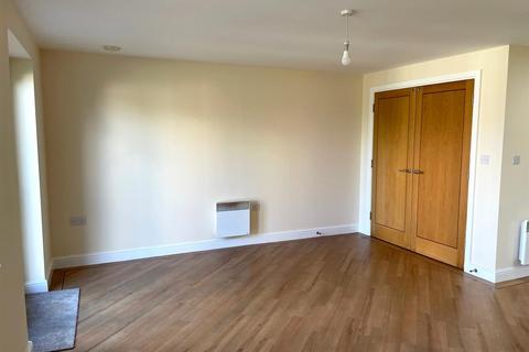 2 bedroom flat to rent, Hollyberry Close, Halesowen, B63