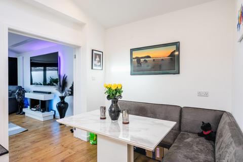 19 Bishops Road, Cleeve, Bristol, BS49 4NQ