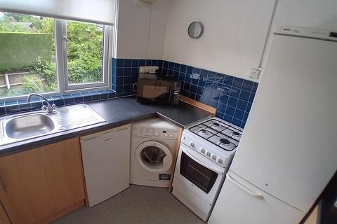 4 bedroom townhouse to rent, Vernon Close, Leamington Spa
