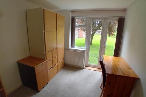4 bedroom townhouse to rent, Vernon Close, Leamington Spa
