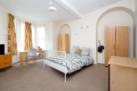 4 bedroom semi-detached house for sale, Bushy Park, Totterdown