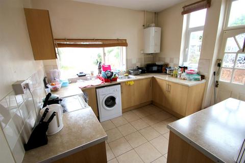 1 bedroom in a house share to rent, Summerfield Avenue