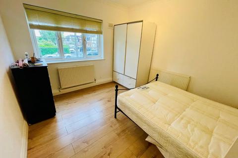2 bedroom flat to rent, Shakespeare Road, Mill Hill, NW7