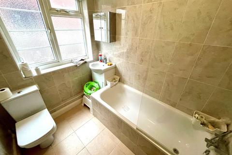 2 bedroom flat to rent, Shakespeare Road, Mill Hill, NW7