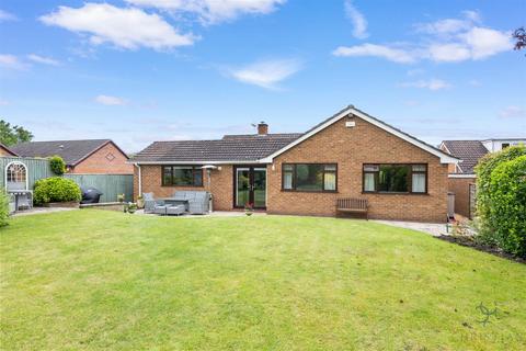 4 bedroom detached bungalow for sale, Merrybrook, Evesham WR11