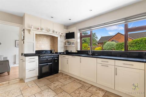 4 bedroom detached bungalow for sale, Merrybrook, Evesham WR11