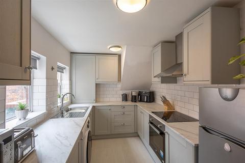 2 bedroom flat for sale, Kelvin Grove, Sandyford, Newcastle upon Tyne