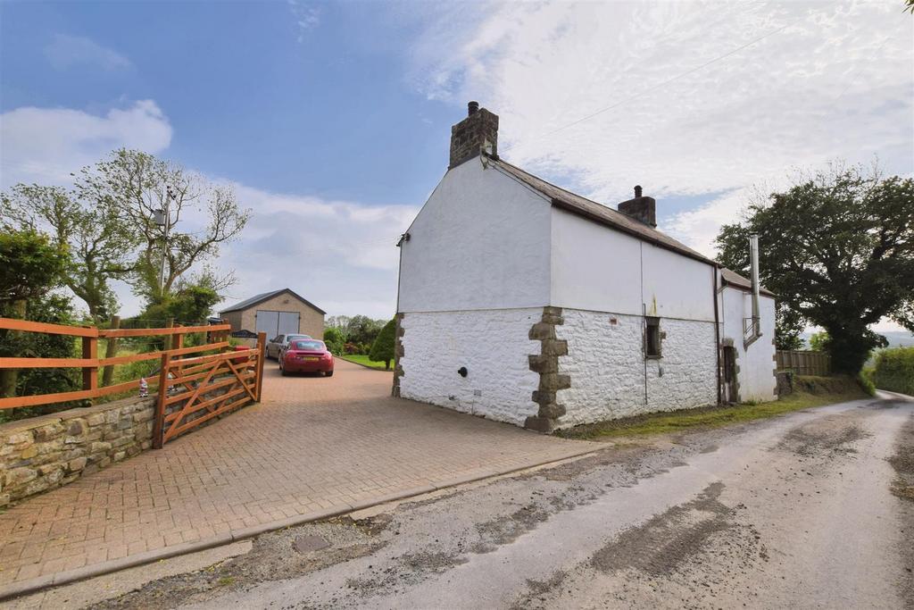 Entrance / Back of House / Road