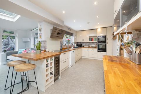 25 Castell Close, Hilperton, Trowbridge, BA14 7UJ