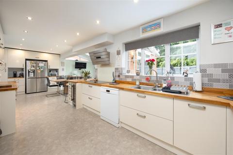 25 Castell Close, Hilperton, Trowbridge, BA14 7UJ