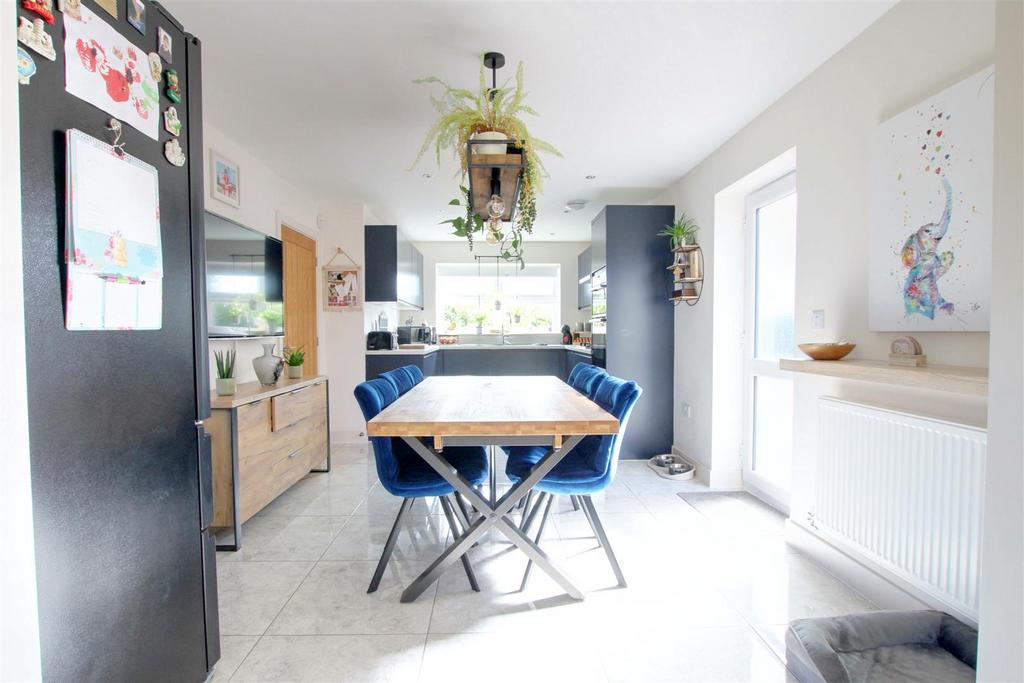 Kitchen/Dining room