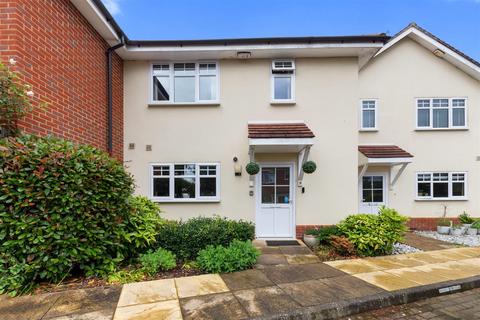 3 bedroom mews for sale, Loxley Close, Byfleet