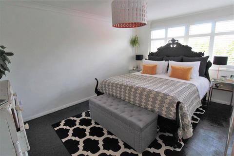 2 bedroom apartment to rent, Petersham Close, Byfleet, West Byfleet