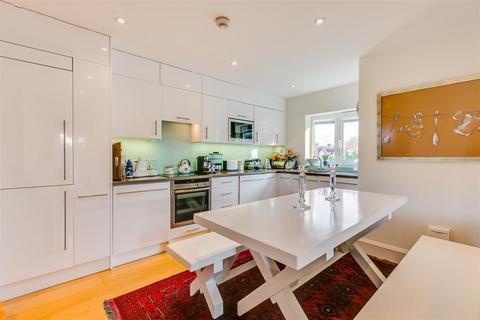 2 bedroom flat for sale, Lancaster Court, Chiswick, W4