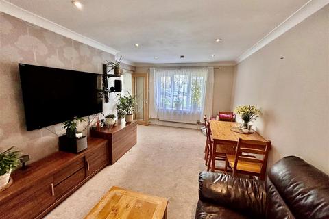 3 bedroom terraced house for sale, Middle Hill, Chaulden, Hemel Hempstead, Hertfordshire, HP1 2JQ