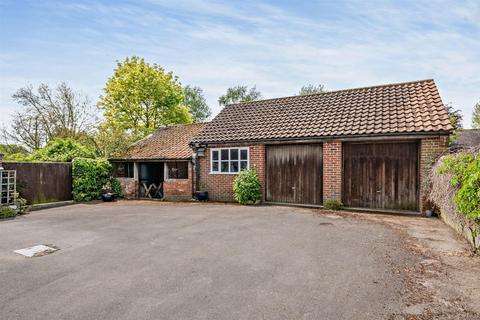 Townsend Farmhouse Townsend, Poulshot, Devizes, SN10 1SD