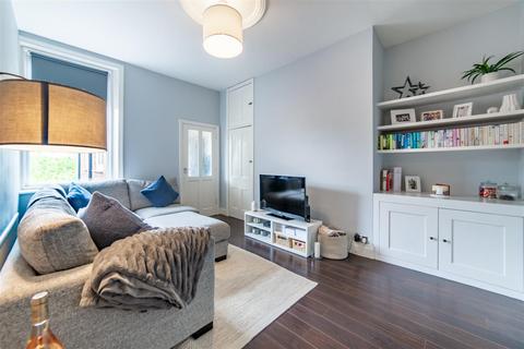 3 bedroom flat for sale, Whitefield Terrace, NE6