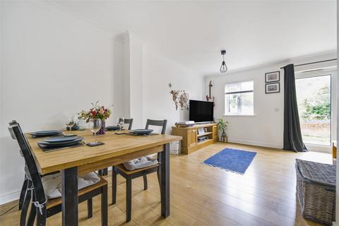 3 Demelza Close, Cuxton, Rochester, ME2 1ED