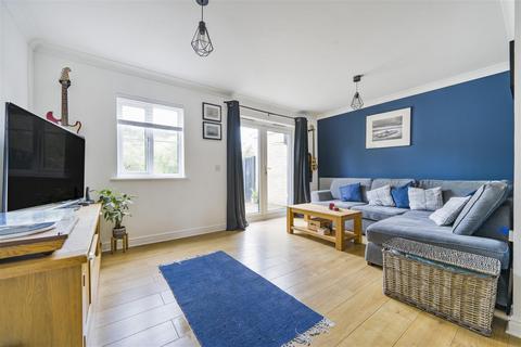 3 Demelza Close, Cuxton, Rochester, ME2 1ED