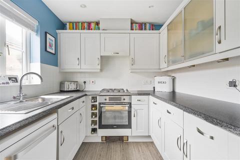 3 Demelza Close, Cuxton, Rochester, ME2 1ED