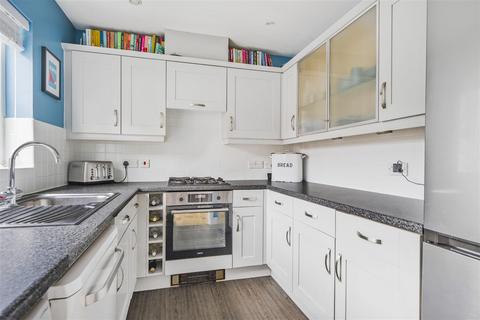 3 Demelza Close, Cuxton, Rochester, ME2 1ED