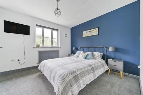 3 Demelza Close, Cuxton, Rochester, ME2 1ED