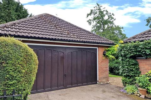 4 bedroom detached bungalow for sale, Giffords Lane, Haultwick, Nr. Ware