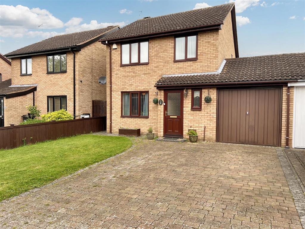 Booker Avenue, Bradwell Common MK13 3 bed detached house for sale £