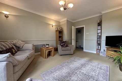 2 bedroom apartment for sale, 18 Oxon Hall, Holyhead Road, Bicton, Shrewsbury, SY3 8BW