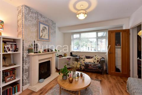 99 Wroxham Gardens, Potters Bar, EN6 3DN