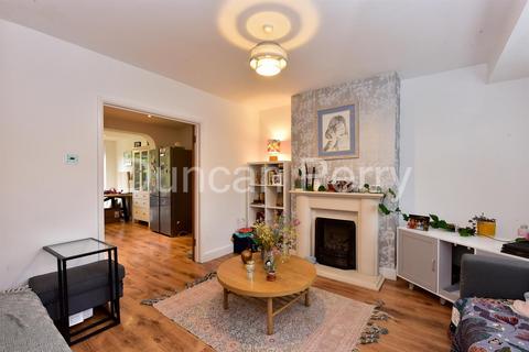 99 Wroxham Gardens, Potters Bar, EN6 3DN