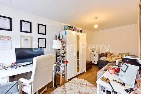 99 Wroxham Gardens, Potters Bar, EN6 3DN