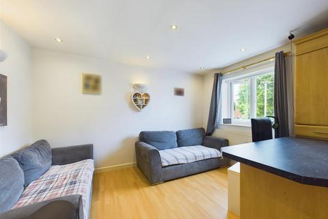 28a Oakleaze, Gloucester, GL2 0LG