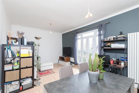 1 bedroom flat for sale, West Bank, London, N16